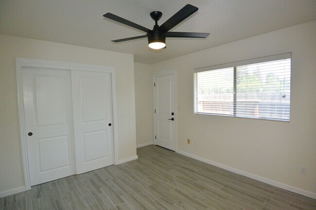 Building Photo - 1711-1715 E Princeton Ct