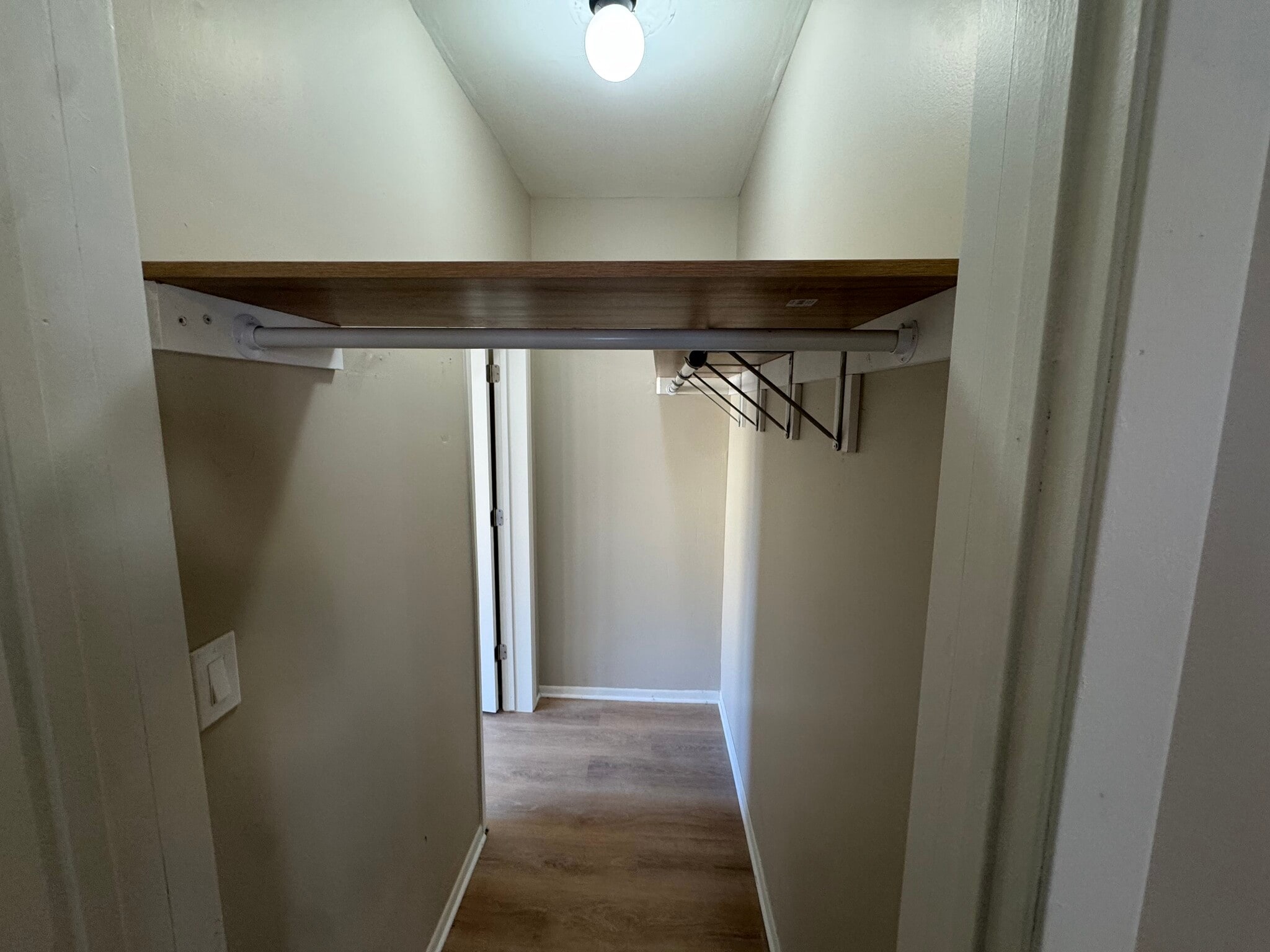 Building Photo - 305 E Clarence St