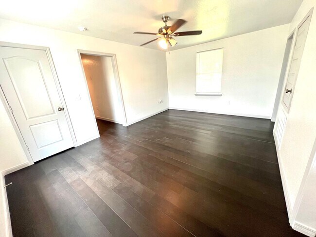 Building Photo - 1242 Chevy Chase Dr