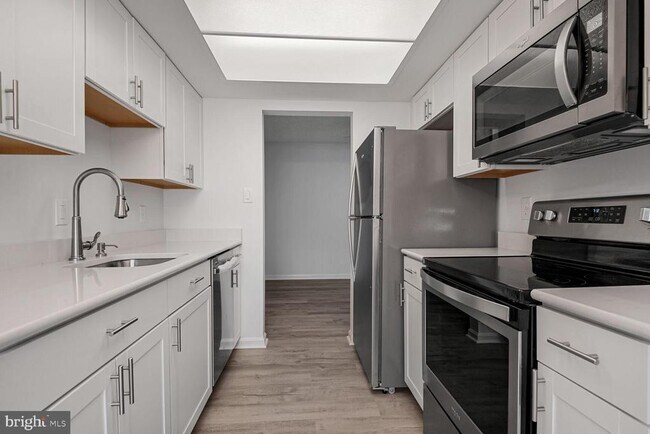 Building Photo - 10223 Valentino Dr