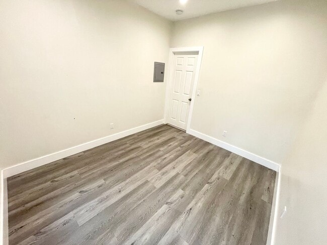 Building Photo - ***1 Bed 1 Bath apartment in the most desirable part of Pasadena***