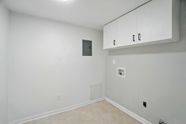Building Photo - Renovated Gem in Gastonia with Walkout Bas...
