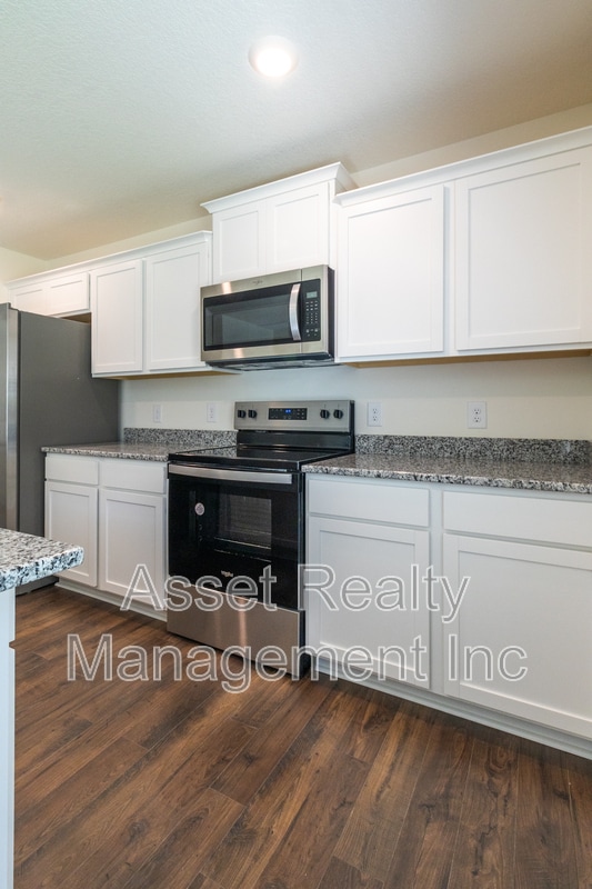 Building Photo - 2019 Southwood Cir