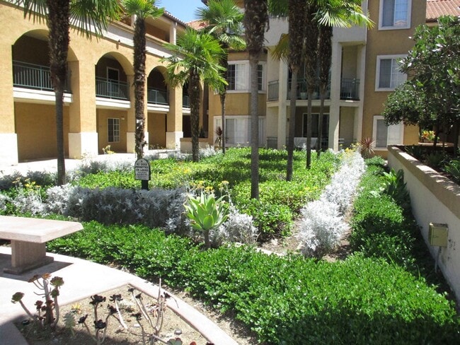 Building Photo - Desirable River Colony 2 Bedroom 2 Bath 3rd Floor Condo