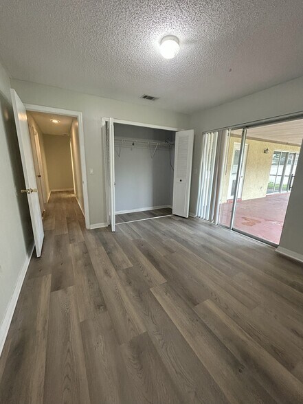 Building Photo - 6449 Rockingtree Ln