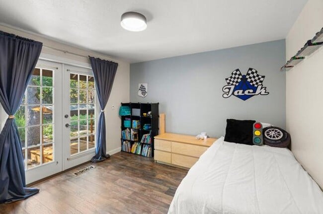 Building Photo - Lovely 3-bedroom home, Inground pool and l...