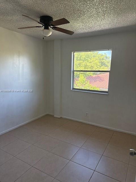 Building Photo - 3920 Woodside Dr