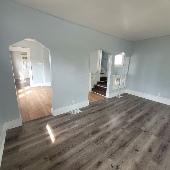 Building Photo - Single Family 4 Bed 2 Bath FOR RENT!