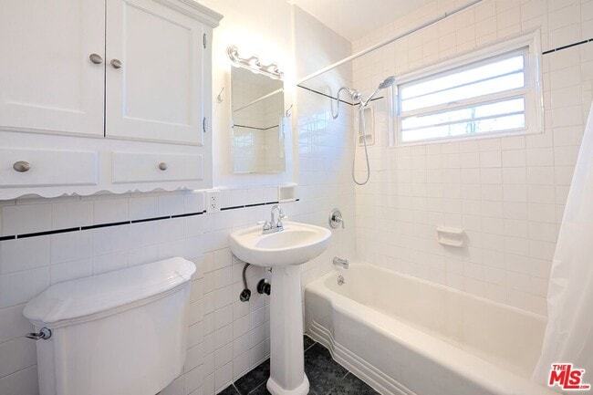 Building Photo - 601 9th St