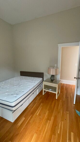 Building Photo - 1000 Memorial Dr