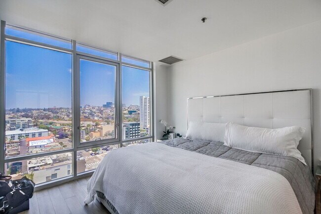 Building Photo - Penthouse Living in Charming Little Italy