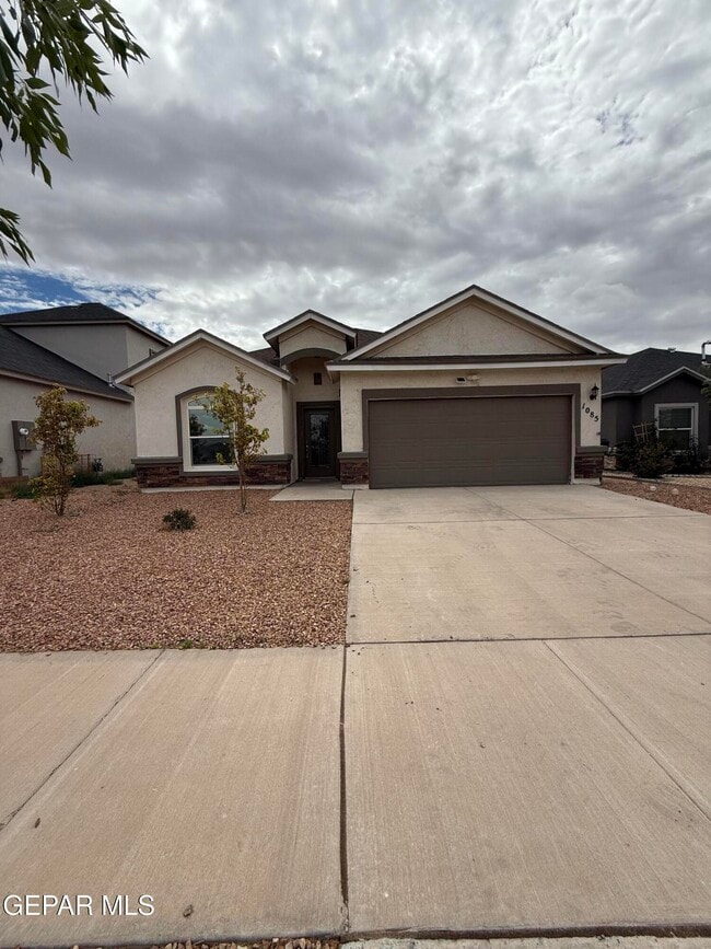 Primary Photo - 1085 Summer Breeze Pl