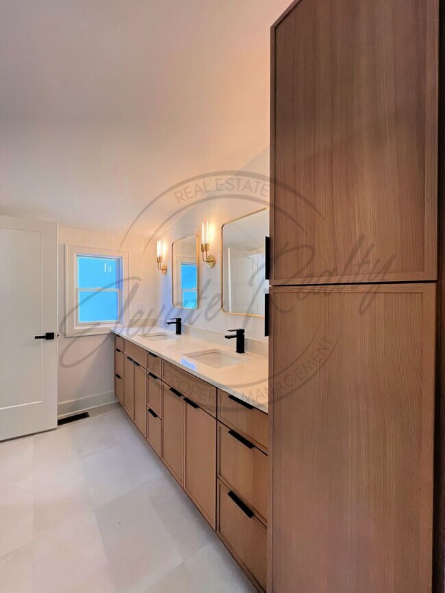 Building Photo - Modern Elegance in the Heart of Nashville ...