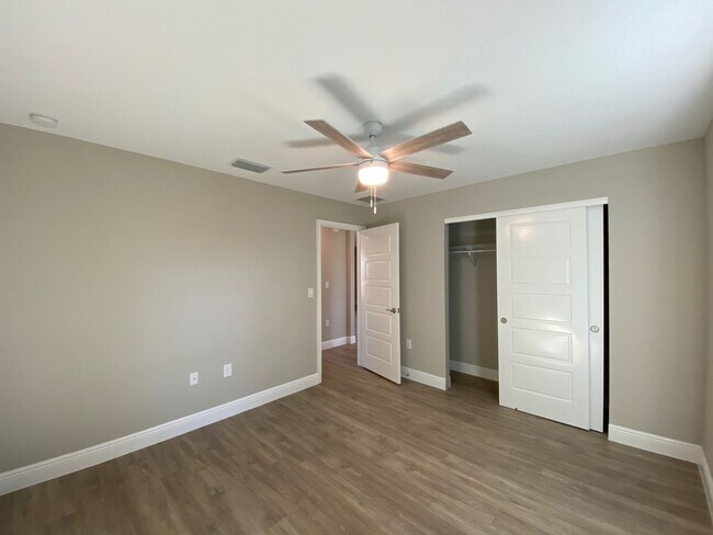 Building Photo - *** COMING SOON NOT AVAILABLE FOR SHOW UNIT MID APRIL....3/2/2 Silver Spring Shores **Won't Last***