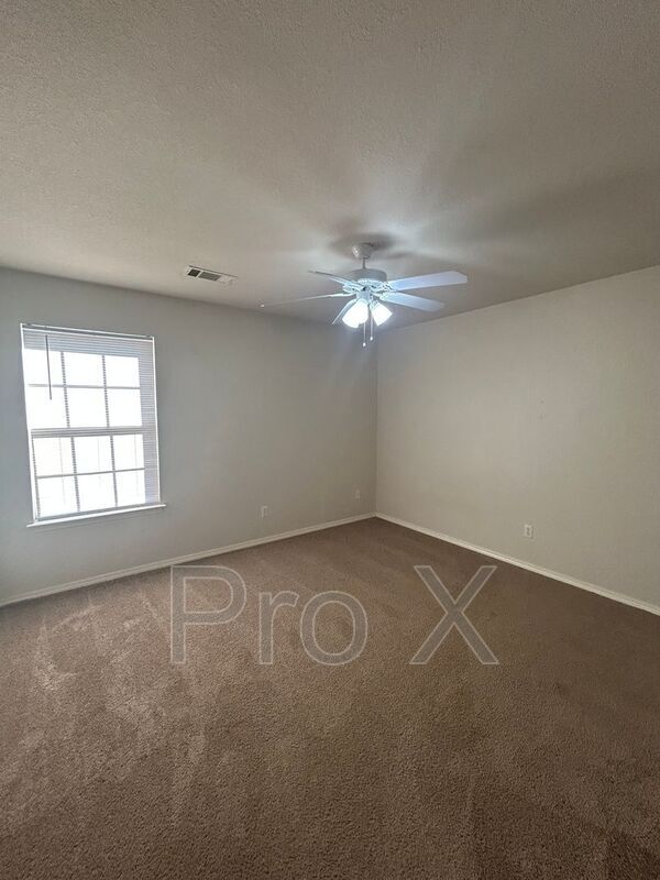 Building Photo - 3005 SW Amberwood Ave