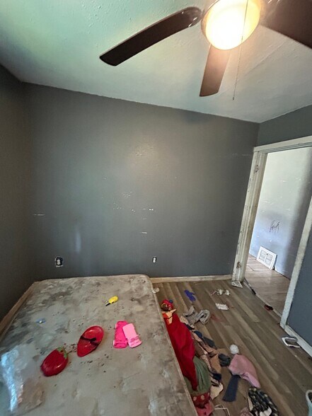 Building Photo - 5527 Avon Pl