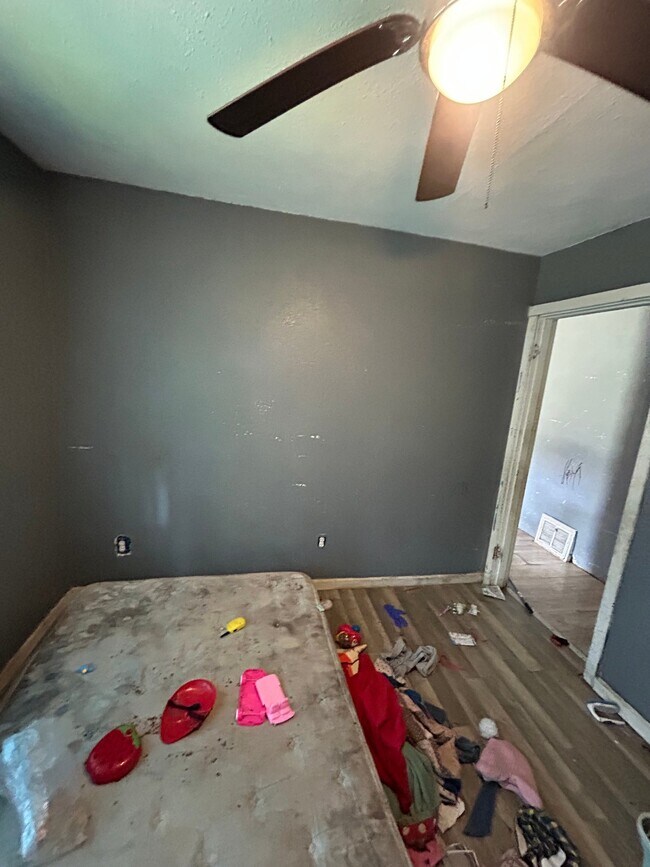 Building Photo - 5527 Avon Pl