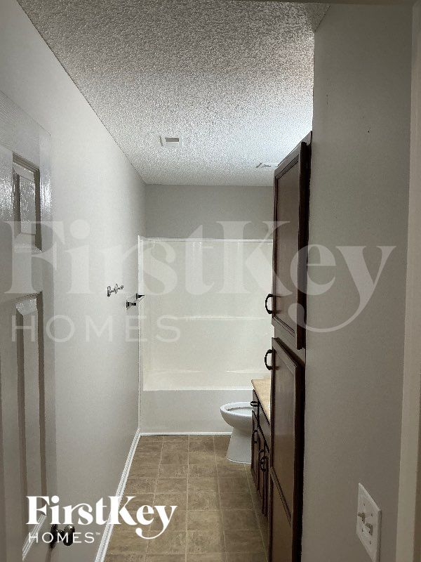 Building Photo - 900 Fisher Ct