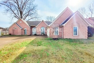 Building Photo - 8301 Meadow Vale Dr