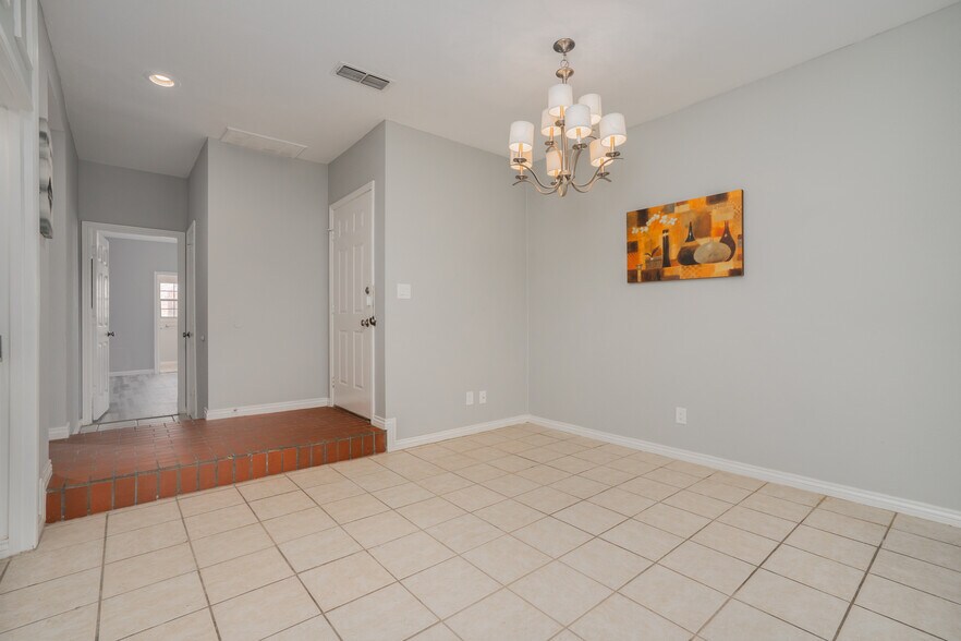 Building Photo - 317 Benjamin St