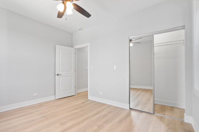 Building Photo - 1318 W Birchwood Ave