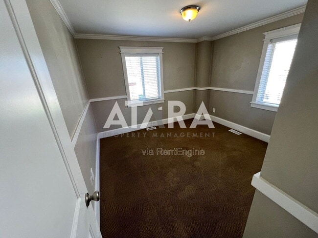 Building Photo - 2559 Wilmington Ave