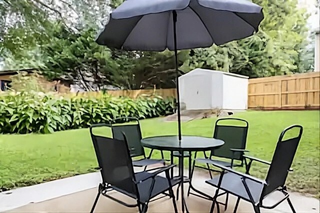 Building Photo - 615 Allen St