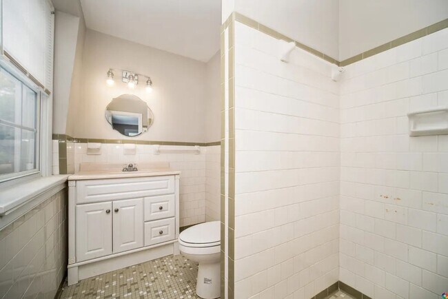 Building Photo - Incredible 2 story in West End with huge w...