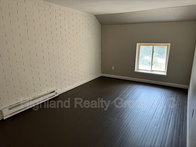 Building Photo - 1887 Habecker Rd