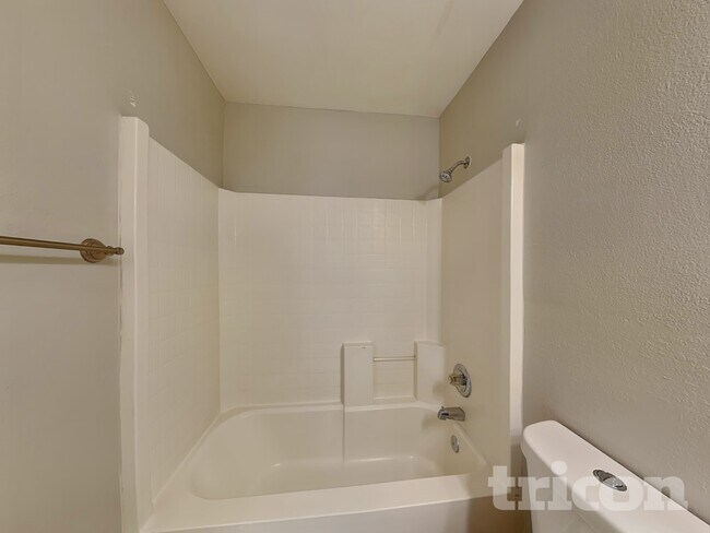 Building Photo - 7112 Avington Way