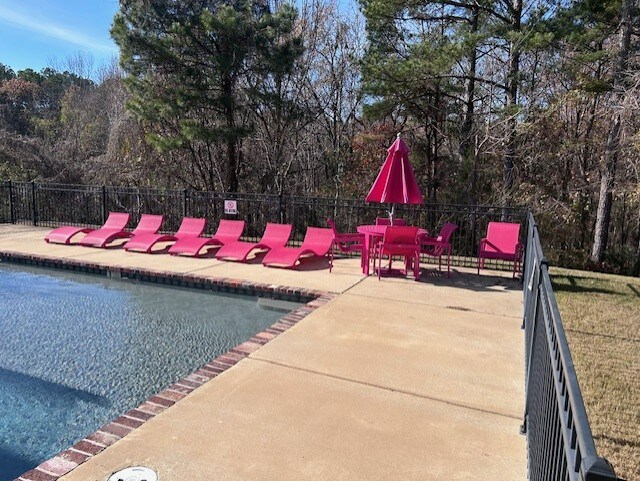 Building Photo - 1200 Taylor Cottage Cove