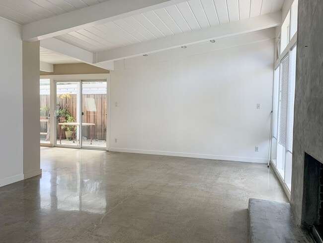 Building Photo - Custom Designed Modern 3 Bedroom Eicher in Palo Alto!
