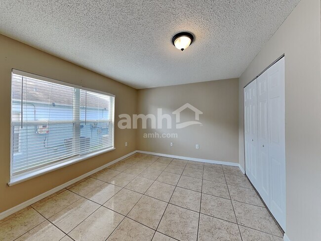 Building Photo - 16000 Wilkinson Dr