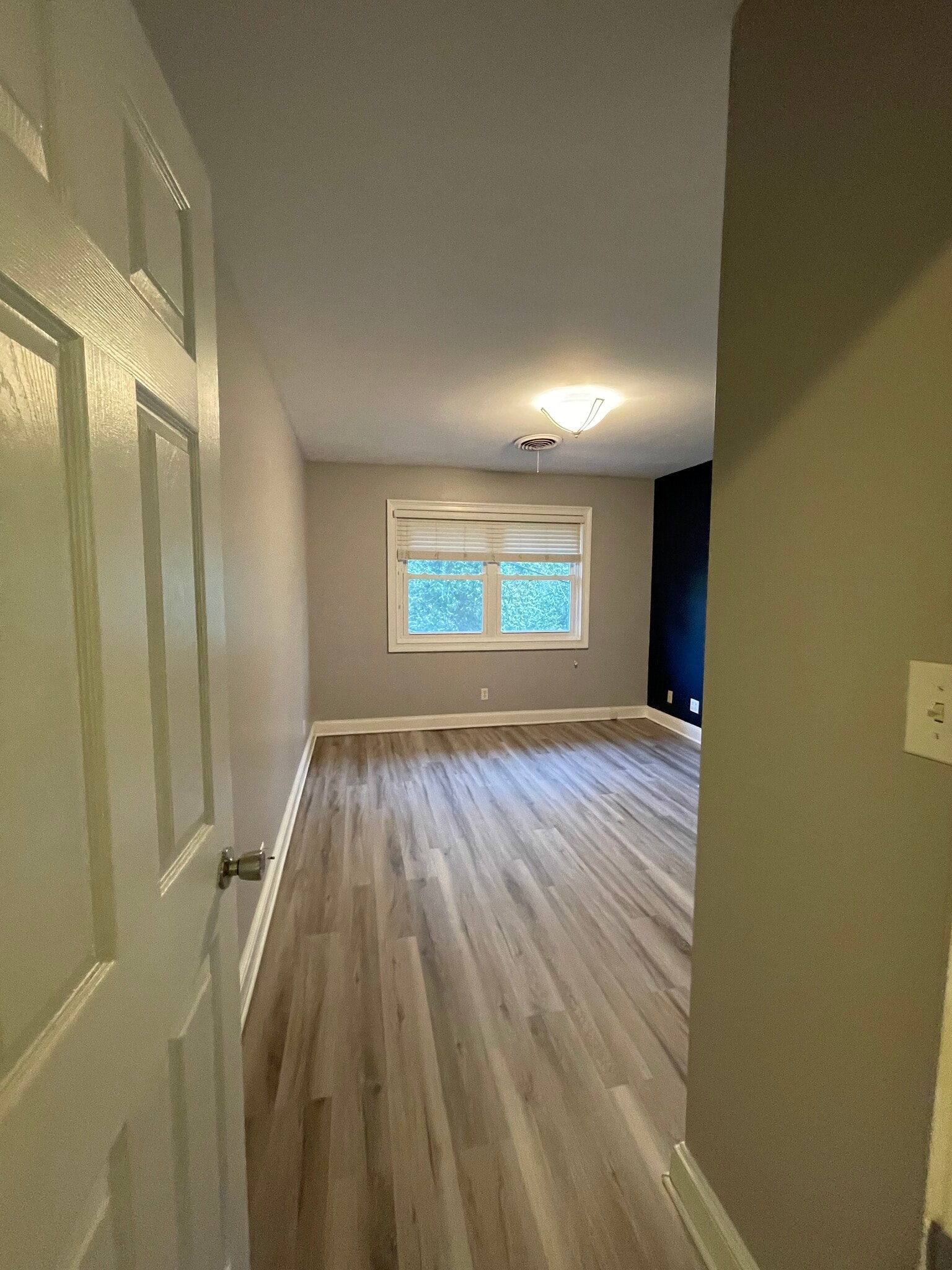 MAIN BEDROOM - 3668 Kingsboro Rd NE