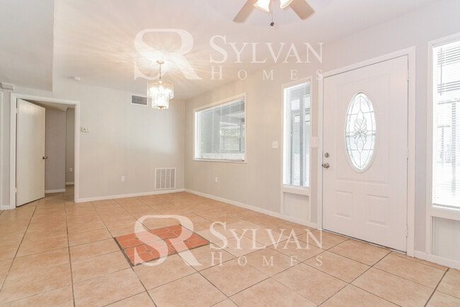 Building Photo - Discover Your Sunshine Oasis