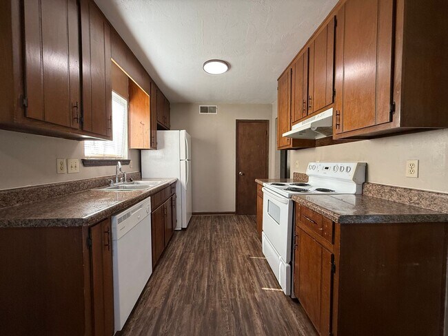 Building Photo - 1411 Lazy Brook