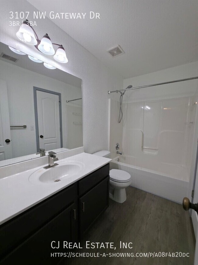 Building Photo - 3107 NW Gateway Dr