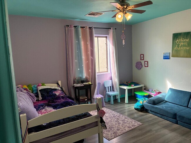 Building Photo - 9226 N 182nd Dr