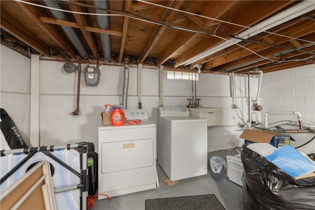 Building Photo - 87 Moxon Dr