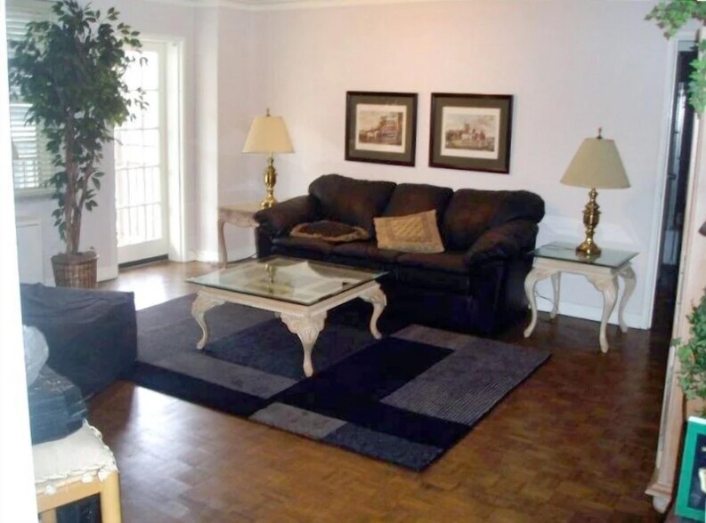 Primary Photo - 300 Peachtree St