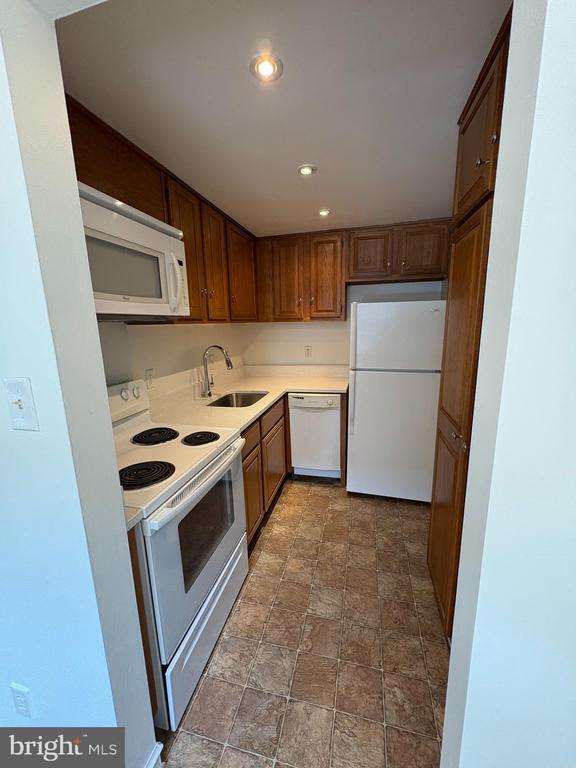 Building Photo - 410 Bashford Ln