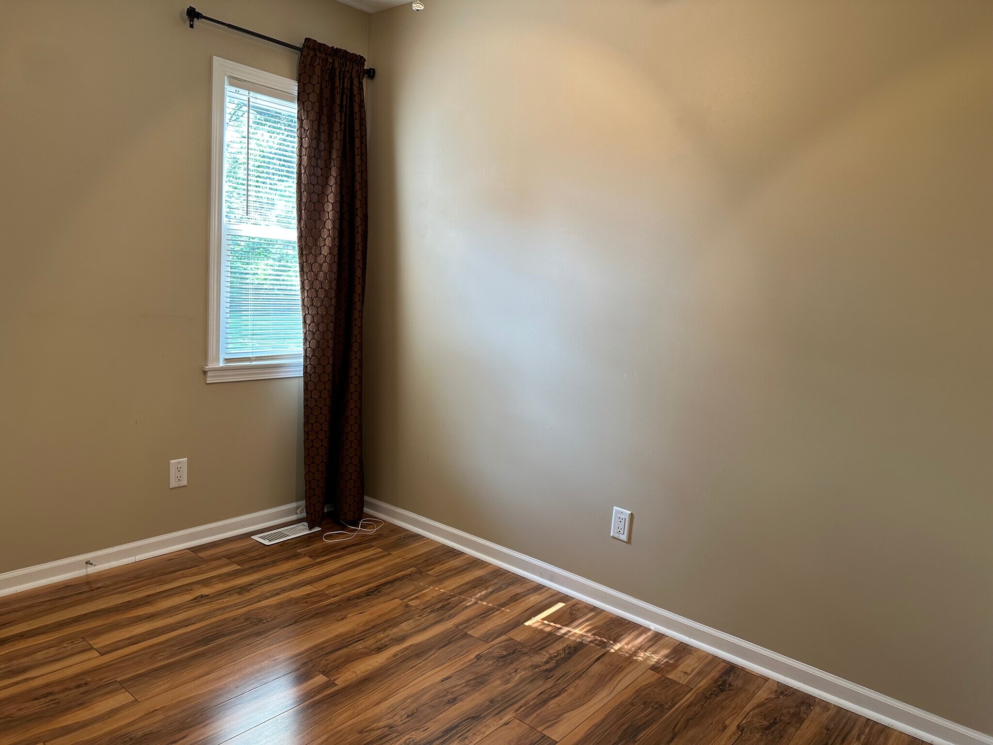 Building Photo - 1409 Miller Dr
