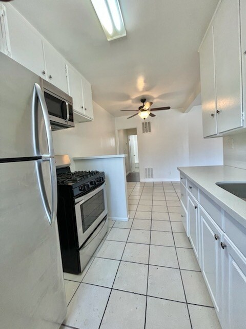 Primary Photo - 5746 Waring Ave