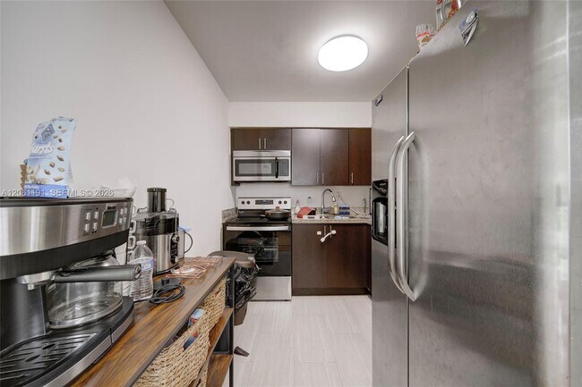 Building Photo - 6433 SW 25th St