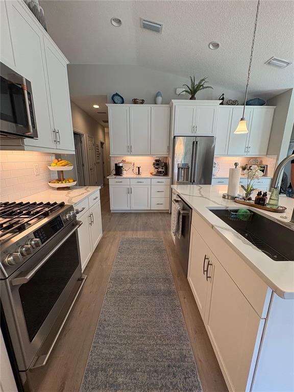 Building Photo - 12558 Oak Hill Way