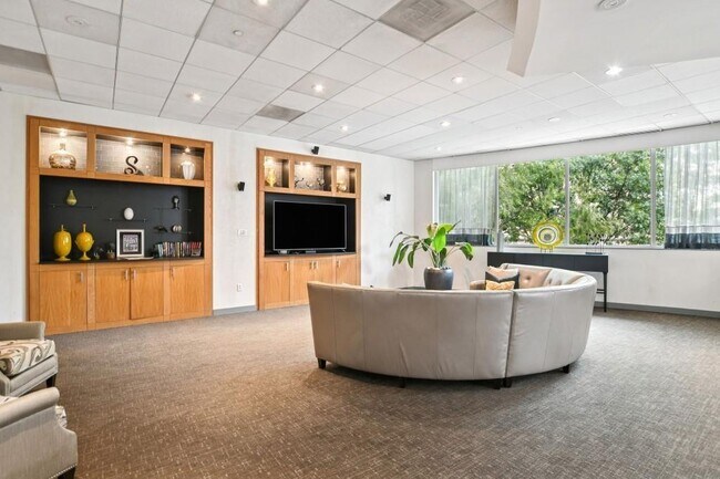 Building Photo - 3338 Peachtree Rd NE