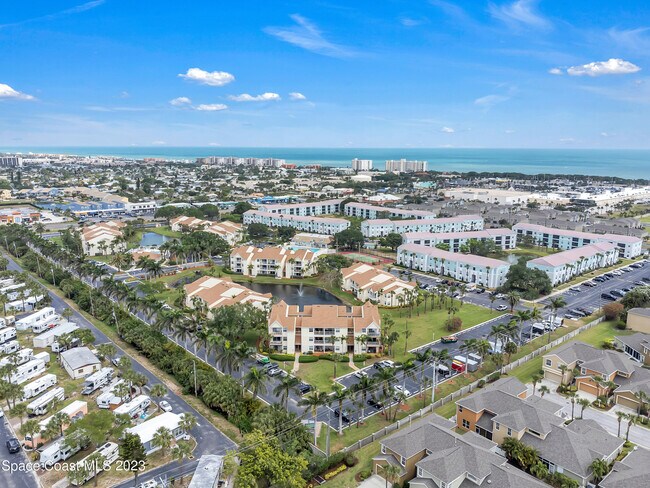 Building Photo - 1801 Island Club Dr
