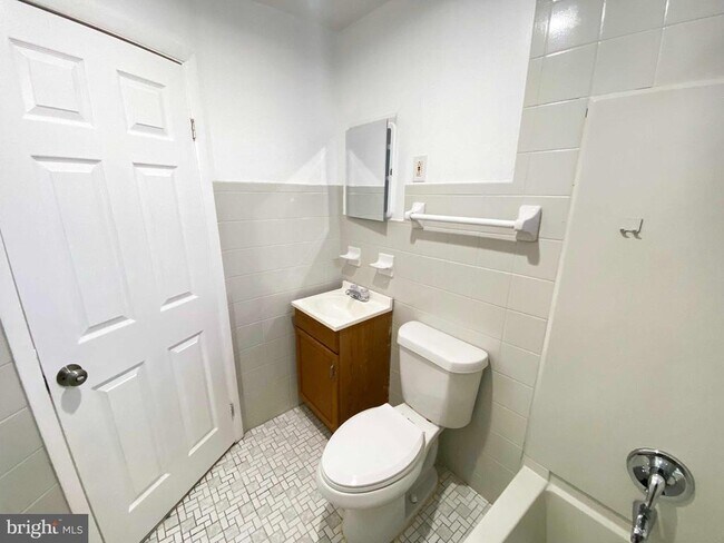 Building Photo - 3118 Hartville St