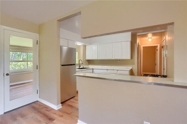Building Photo - 194 Woodridge Dr