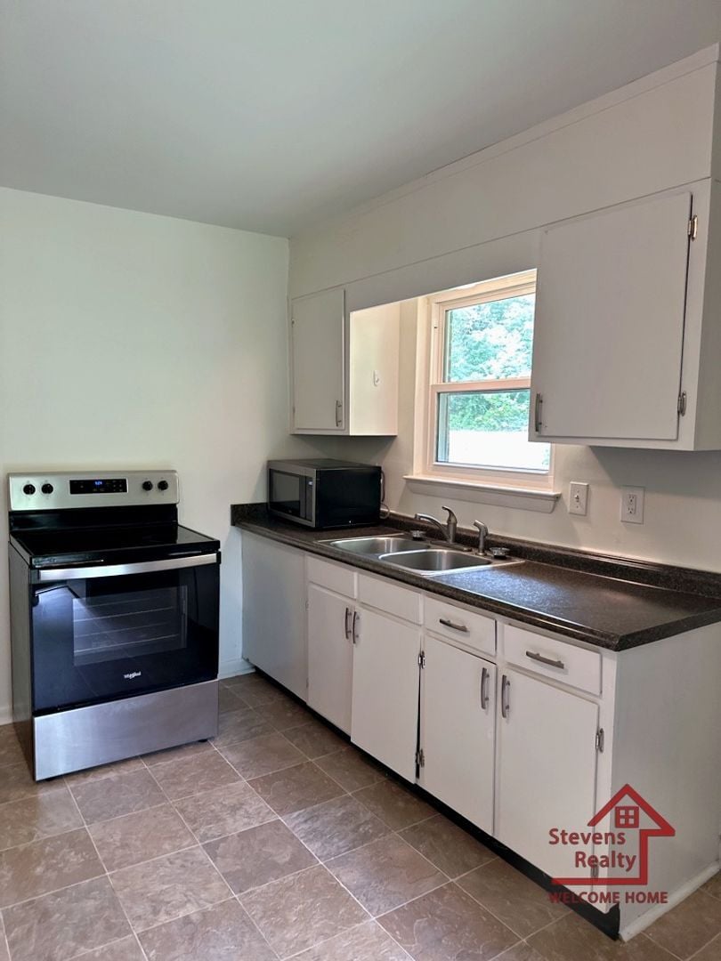 Building Photo - 1231 Helena Dr